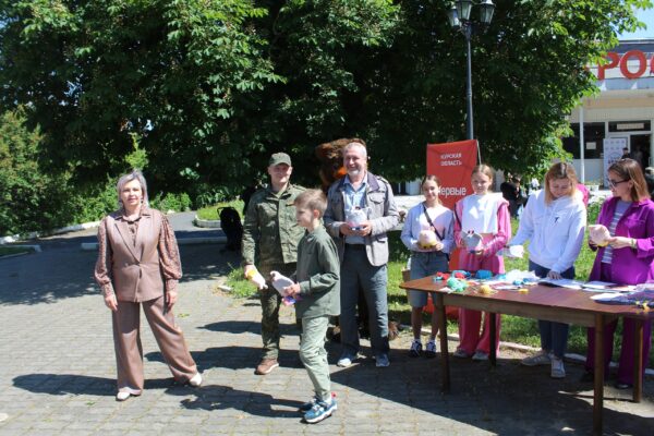 Дорогие ребята, уважаемые родители! Поздравляю вас с самым радостным, ярким, летним праздником — Международным днем защиты детей.