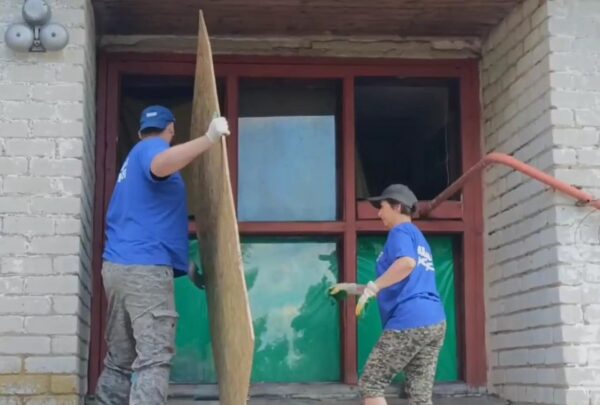 🇷🇺 Волонтёры лагеря «Курский рубеж» завершили 24-ю смену с участием добровольцев из 7 регионов. Они помогали восстанавливать жильё и соцобъекты в приграничье Курской области.