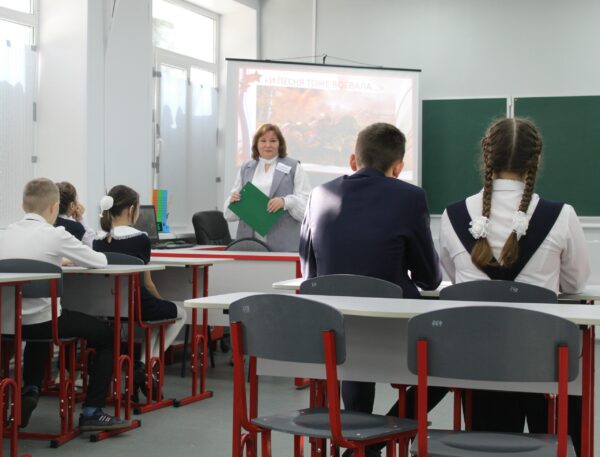 До 10 августа можно подать заявку на соискание премии губернатора в области качества образования. Она присуждается ежегодно с 2023-го по инициативе губернатора Курской области за достижение значительных результатов в этой сфере.