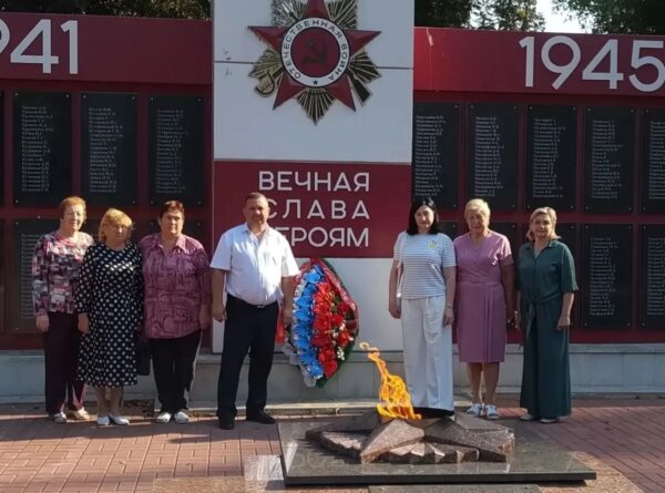 В день 83-й годовщины победы в Курской битве, в парке имени 40-летия Октября, к подножию монумента, возвышающегося над братским захоронением, в память о героизме советских воинов, были возложены живые цветы и траурные венки.